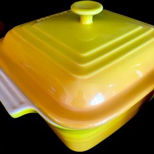 Le creuset baking dish with lid